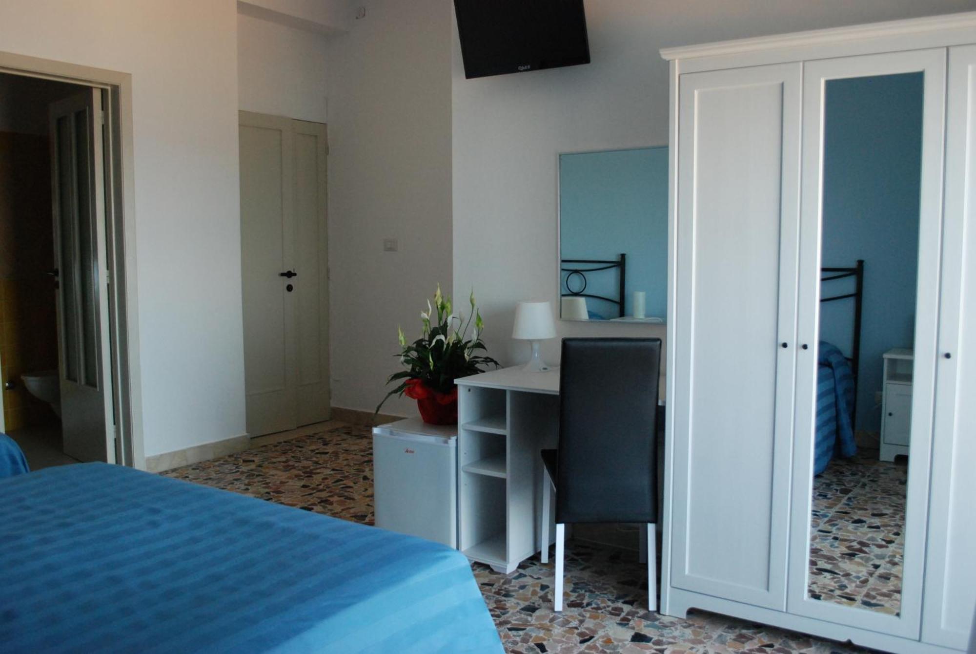 Maniel Beach Hotel Letojanni Room photo