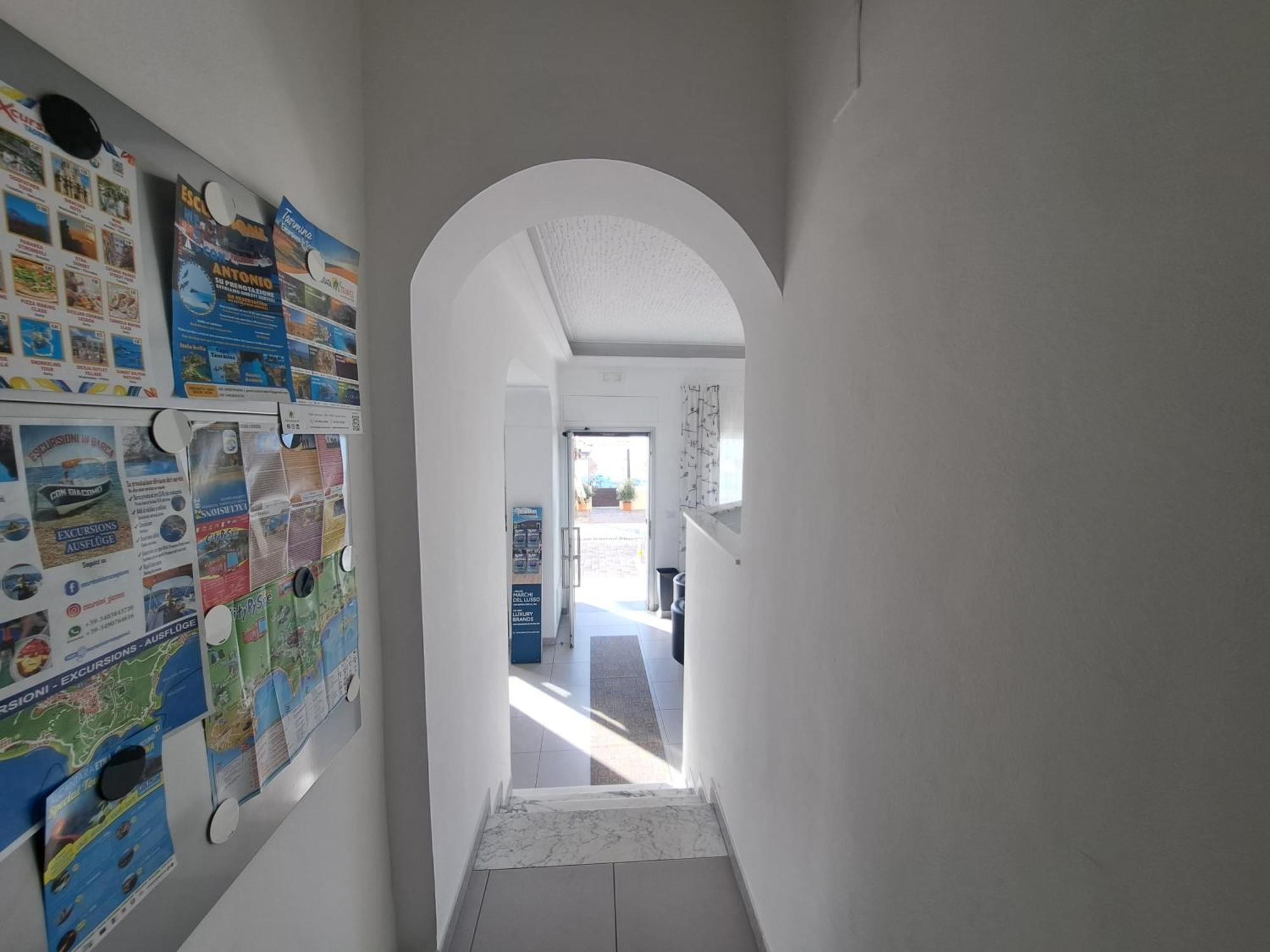 Maniel Beach Hotel Letojanni Exterior photo