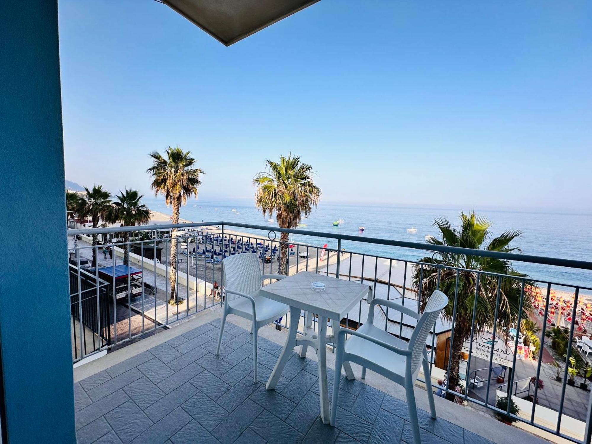 Maniel Beach Hotel Letojanni Exterior photo