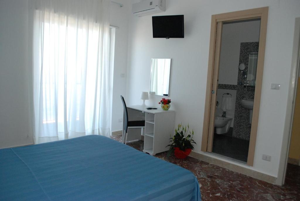 Maniel Beach Hotel Letojanni Room photo