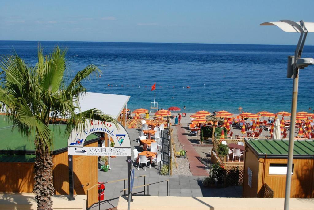Maniel Beach Hotel Letojanni Exterior photo