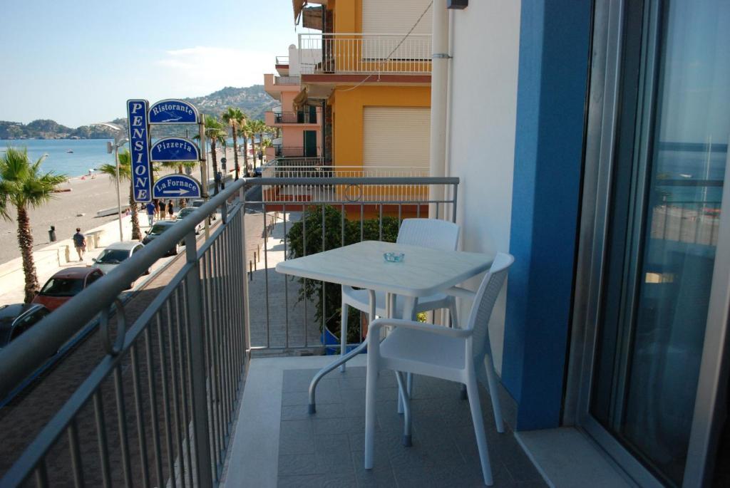 Maniel Beach Hotel Letojanni Room photo